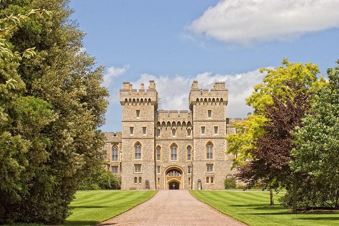 Summer Special: Buckingham Palace & Windsor Castle Tour - Starting early at Victoria Coach Station