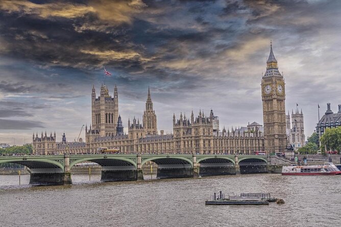 The Changing of the Guard Tour and Buckingham Palace - Key points to know before you book