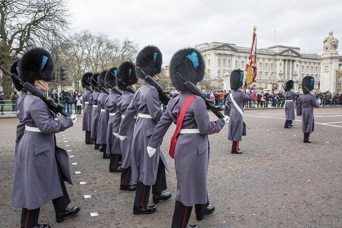 The Changing of the Guard Tour and Buckingham Palace - Westminster Abbey from the outside
