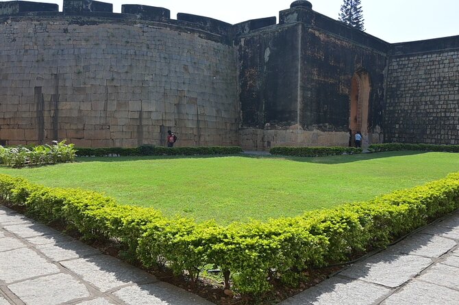 Tipu Palace + Koté Vishnu + Fort + KR Market + Jain Temple = Bengaluru Pété Walk - Pace, Fitness, and What to Wear