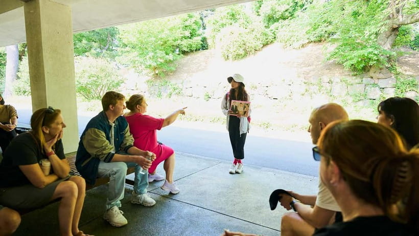 Tokyo Castle & Imperial PalaceーShogun Walking Tour - What the guides do especially well