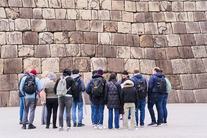 Tokyo Castle & Imperial PalaceーShogun Walking Tour - The Imperial Palace connects old authority with present Japan