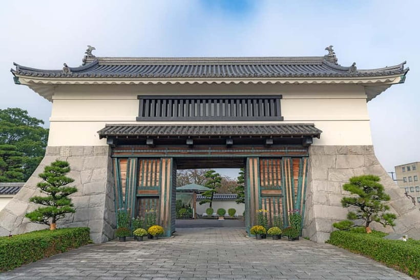 Tokyo: Edo Castle & East Garden of the Imperial Palace Tour - Who should book this East Gardens walk?