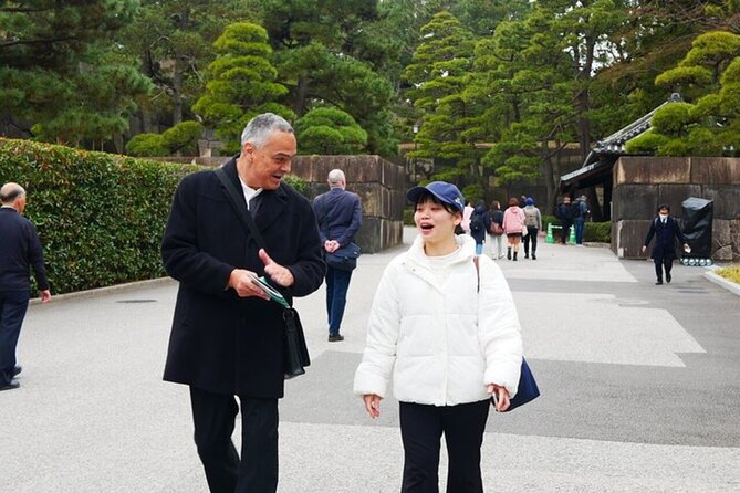 Tokyo: Edo Castle & East Garden of the Imperial Palace Tour - How the guides bring the past to life