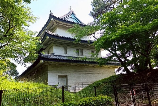 Tokyo: Imperial Palace and Shogun Historical Walking Tour - Ninomaru Garden and the quieter side of the walk