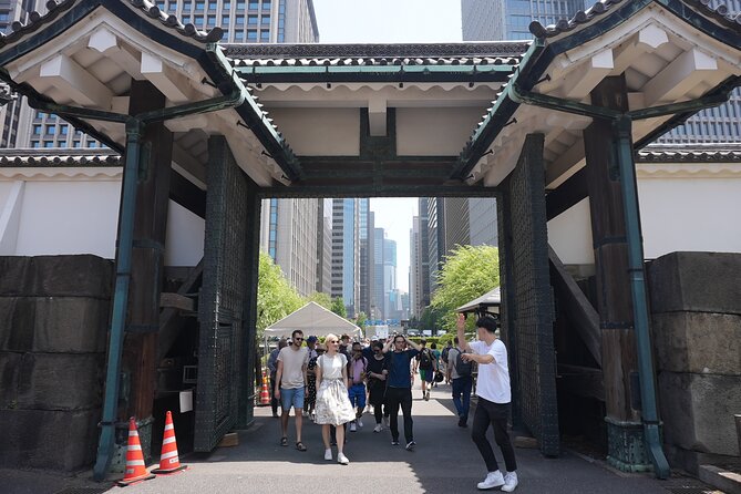 Tokyo: Imperial Palace and Shogun Historical Walking Tour - Who should book this walking tour?