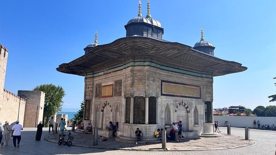 Topkapi Palace and Harem Skip-the-Line-Tickets & Audio Guide - The Harem, tiled rooms, and private court life