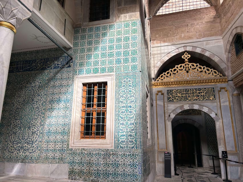 Topkapi Palace and Harem Skip-the-Line-Tickets & Audio Guide - Views across Istanbul and the Bosphorus