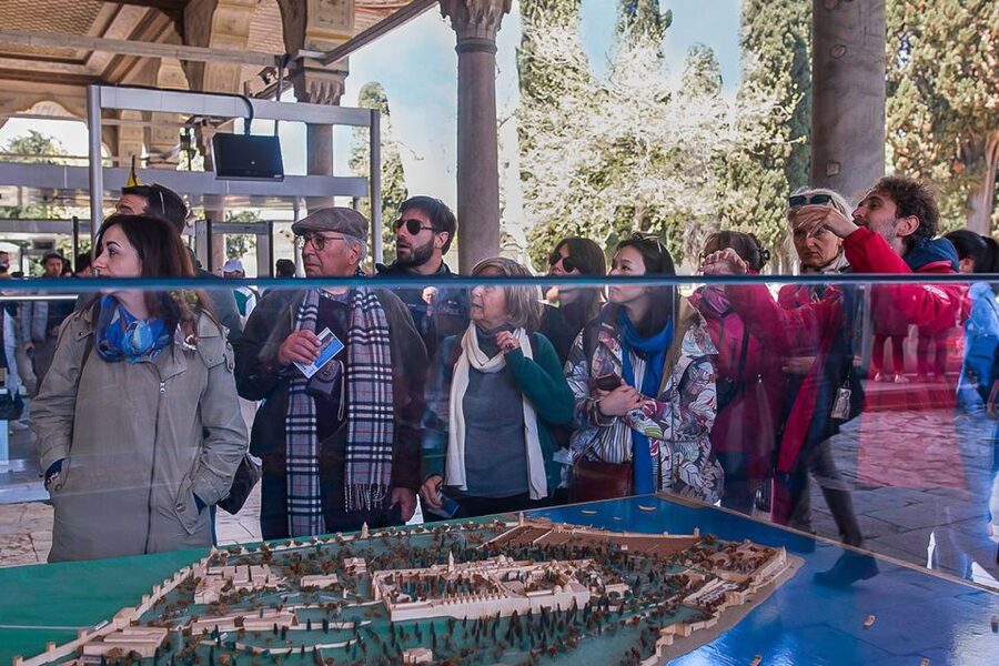 Topkapi Palace & Harem Tour + Bosphorus & Golden Horn Cruise - The palace tour is an introduction, not the whole visit