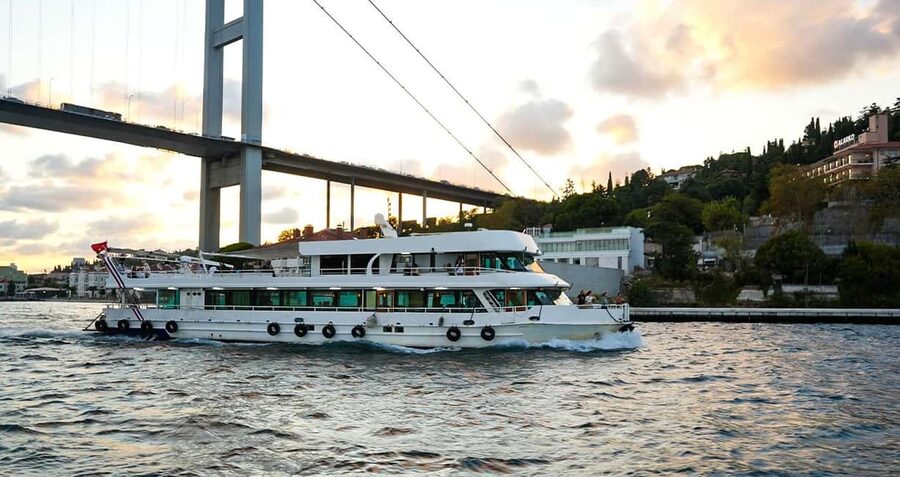 Topkapi Palace & Harem Tour + Bosphorus & Golden Horn Cruise - Meeting at Chimney Bistro near Topkapi Palace