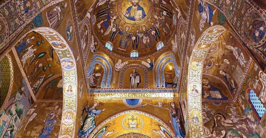 Tour Cappella Palatina e palazzo Reale: patrimonio Unesco - Entering the Palatine Chapel’s golden interior