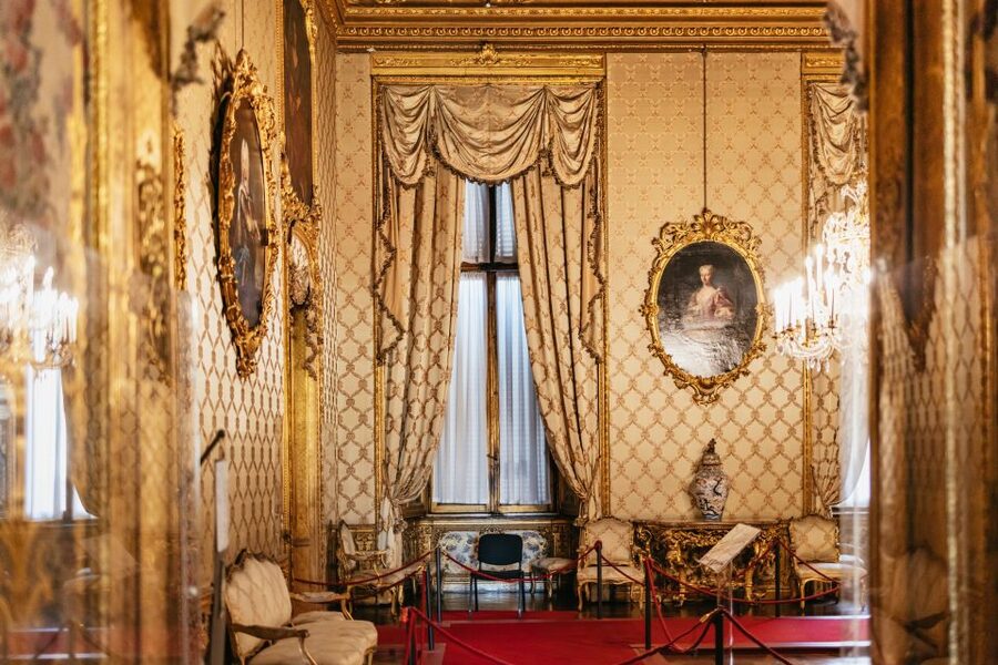 Turin: Royal Palace Entry Ticket and Guided Tour - The Royal Library and its 200,000 items