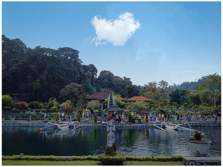 Ubud: Heaven Gate Lempuyang, Water Palace & Waterfall Tour - Coffee plantation and the tasting stop