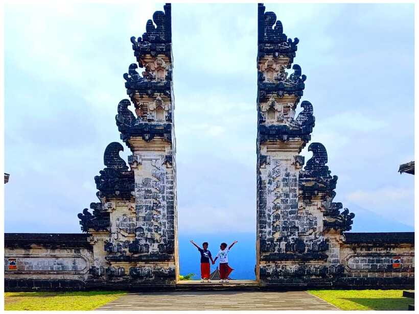 Ubud: Heaven Gate Lempuyang, Water Palace & Waterfall Tour - What to bring and what to watch