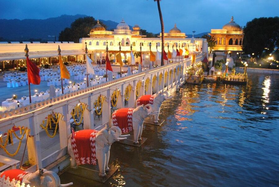 Udaipur: City Palace Museum Tour and Lake Pichola Boat Tour - Lake Pichola by shared boat