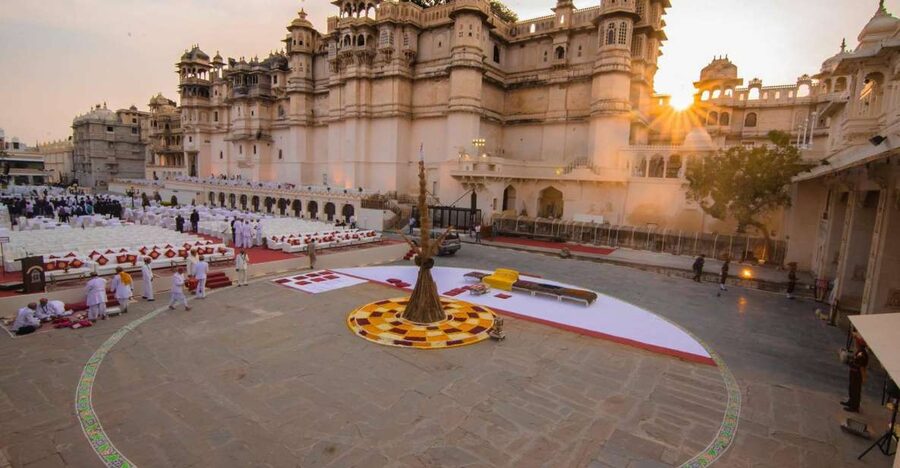 Udaipur: City Palace Museum Tour and Lake Pichola Boat Tour - Timing, language, and practical details