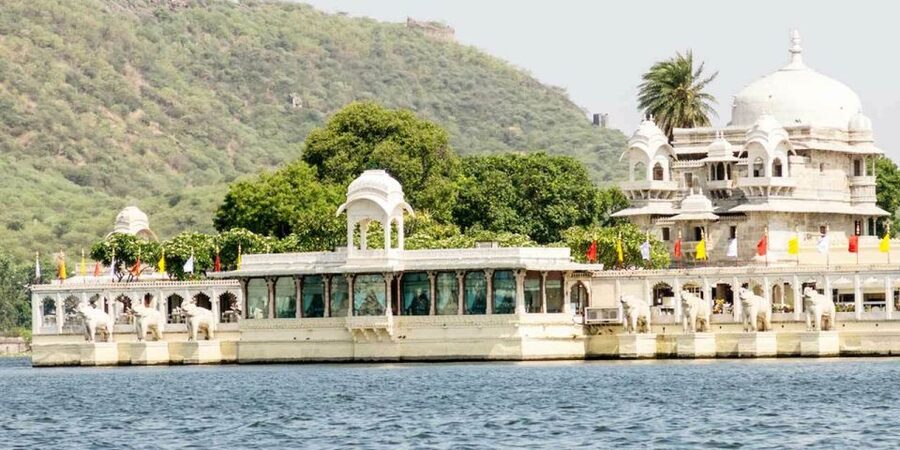 Udaipur: City Palace Museum Tour and Lake Pichola Boat Tour - Should you book it?