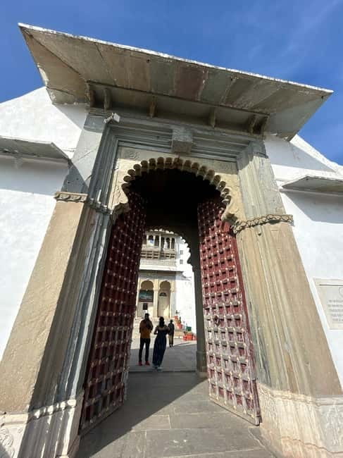 Udaipur: Sajjangarh Monsoon Palace Day Trip with Tickets - Why Monsoon Palace is worth the uphill trip