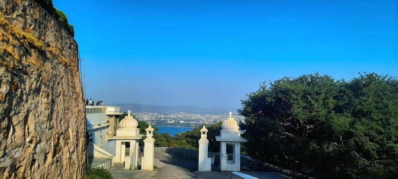 Udaipur: Sajjangarh Monsoon Palace Day Trip with Tickets - Entering Sajjangarh with your ticket ready