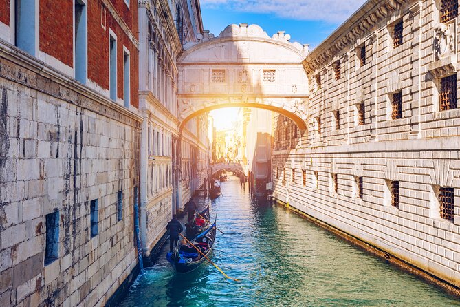 Venice 3,5 hrs tour: Doge's Palace, St Mark's and Hidden Gems - Group size, headsets, and physical effort