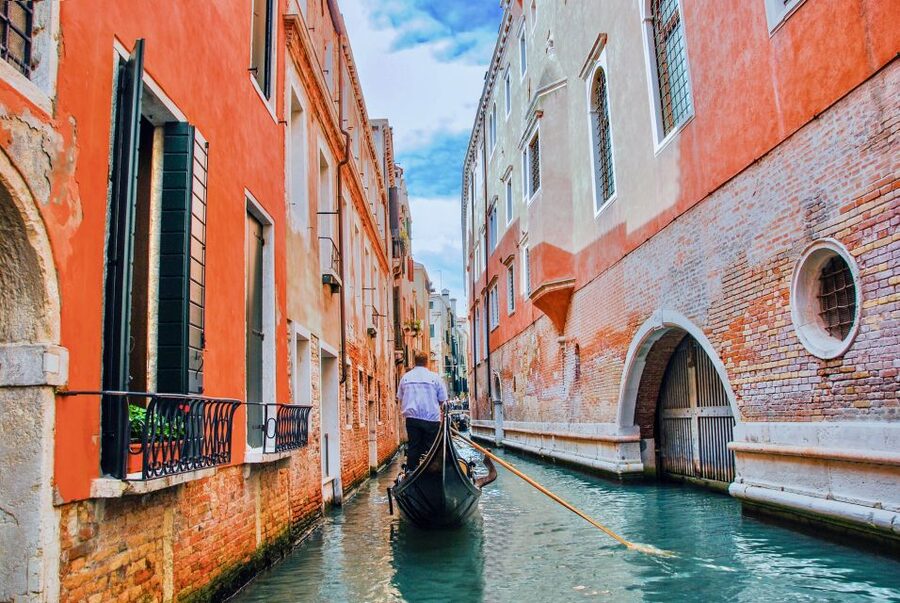 Venice: Basilica and Doge's Palace Tour with Gondola Ride - Key points at a glance