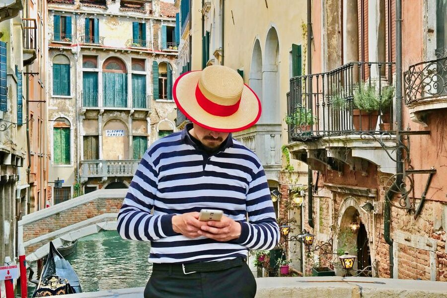 Venice: Basilica and Doge's Palace Tour with Gondola Ride - A 30-minute gondola ride through famous views