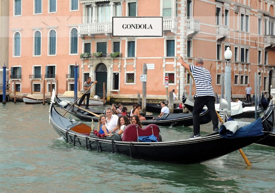 Venice: Doge’s Palace and Basilica Roman Empire Guided Tour - St. Mark’s Basilica: Venice’s golden statement