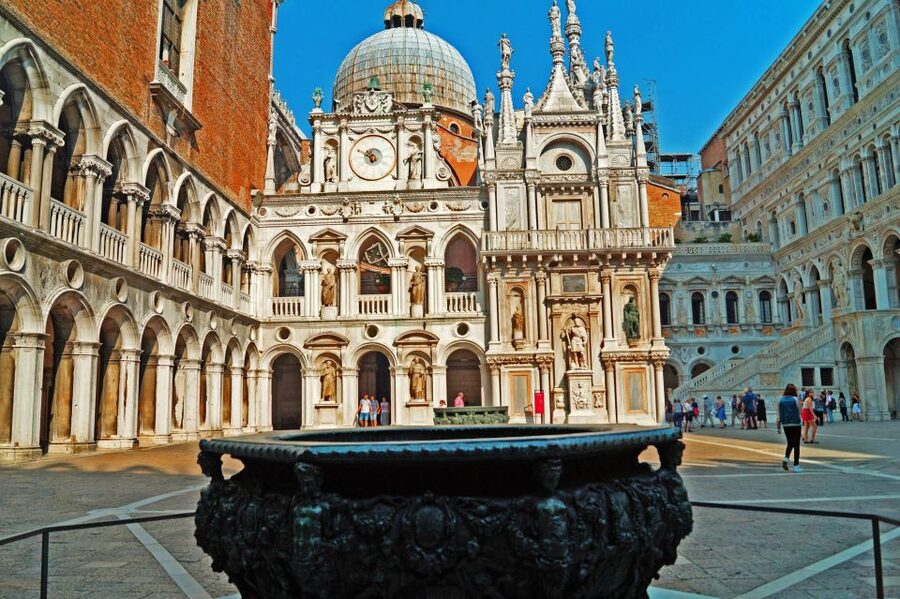 Venice: Doge’s Palace and Basilica Roman Empire Guided Tour - The optional gondola ride adds atmosphere, not depth