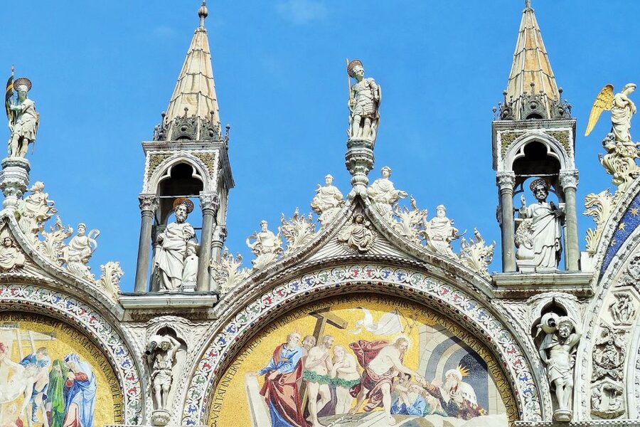 Venice: Doge's Palace and Basilica Tour with Gondola Ride - Doge’s Palace and the machinery of the republic