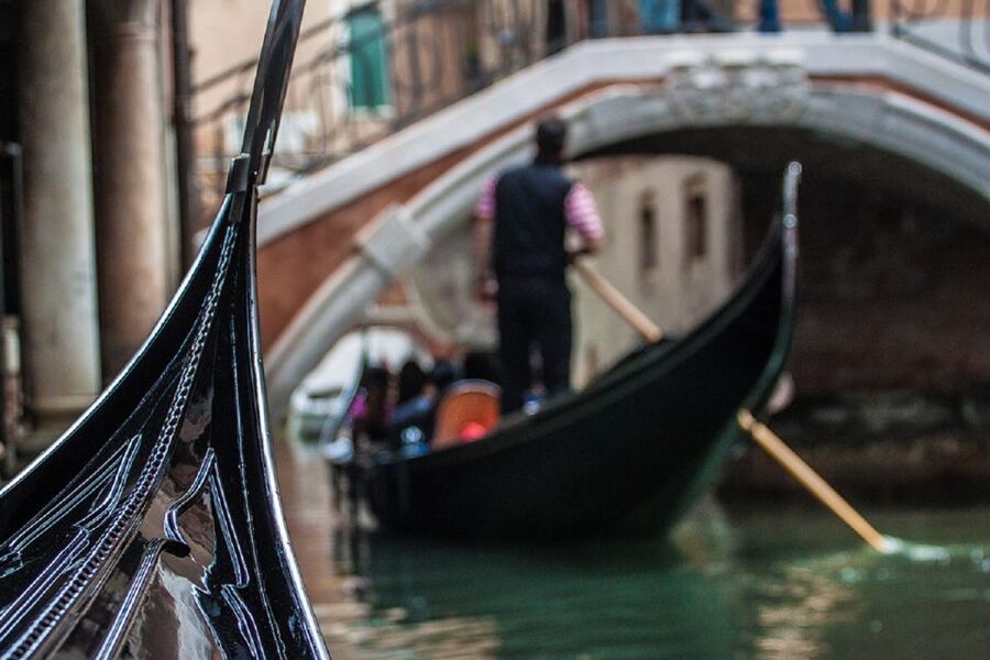 Venice: Doge's Palace and Basilica Tour with Gondola Ride - The 3:00 p.m. gondola ride under the Bridge of Sighs