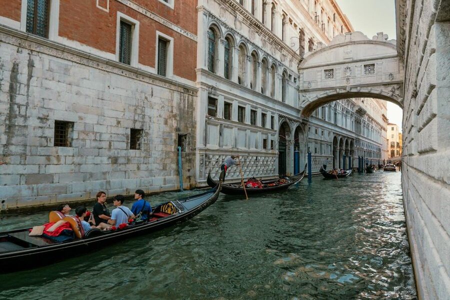 Venice: Doge's Palace and Basilica Tour with Gondola Ride - St. Mark’s Basilica and its glittering interior