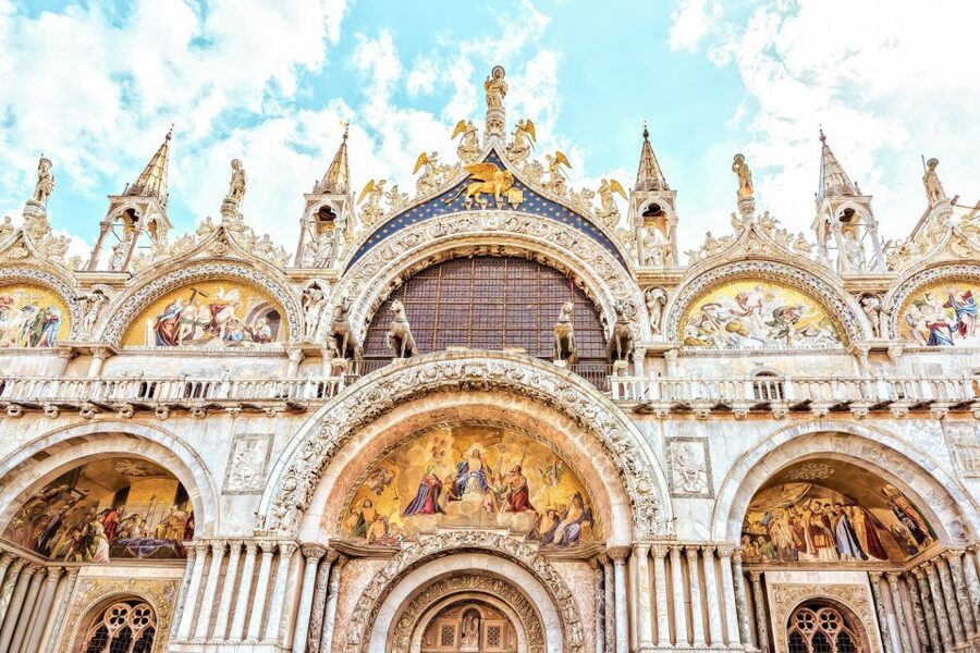 Venice: Doge's Palace and St. Mark's Basilica Tour - Crossing the Bridge of Sighs