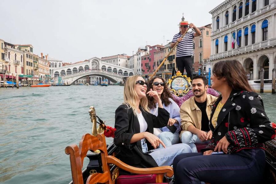 Venice: Doge's Palace and St Mark's Tour with Gondola Ride - Key points to know before booking