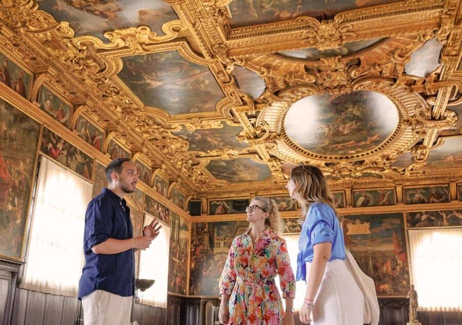 Venice: Doge's Palace and St Mark's Tour with Gondola Ride - The full-day Murano and Burano option