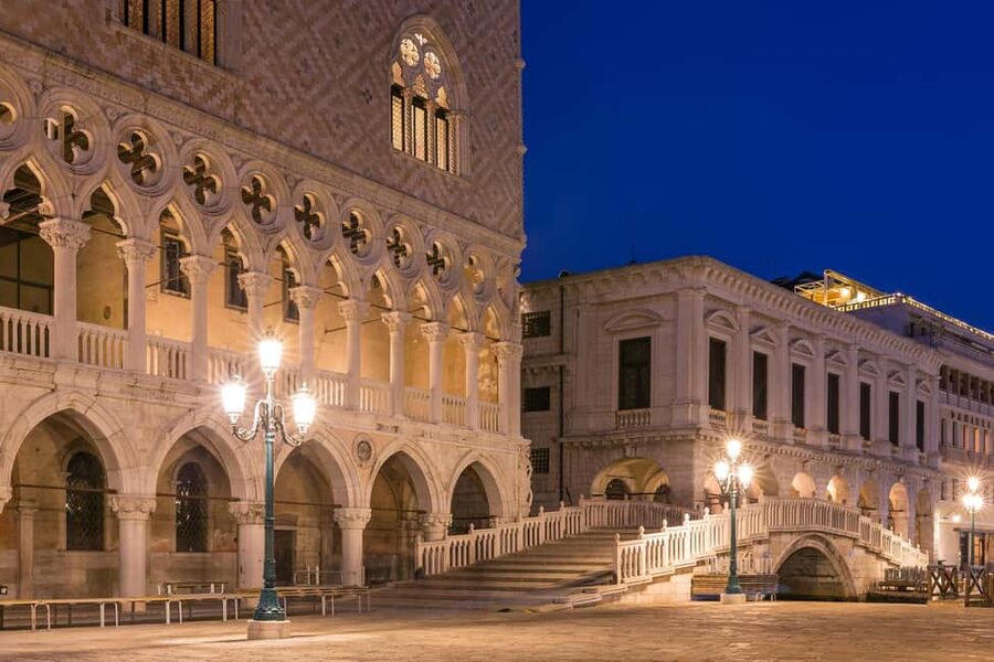 Venice: Doge's Palace, Bridge of Sighs, Prisons, Correr & Audio Guide - Meeting at the marble lions in St. Mark’s Square