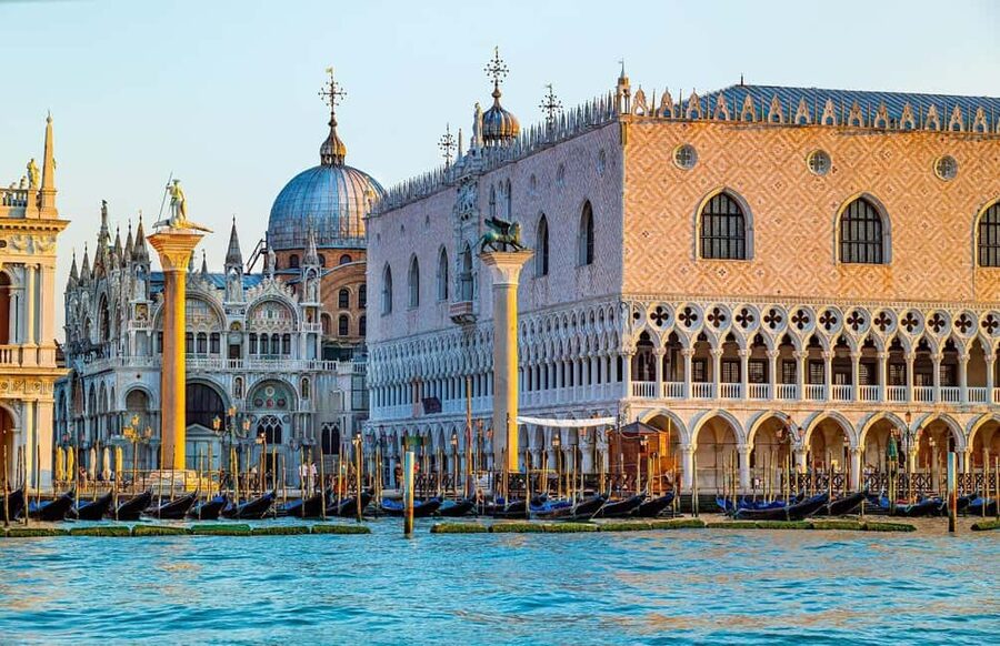 Venice: Doge's Palace Guided Tour with Optional Gondola Ride - Timing, crowds, and high water