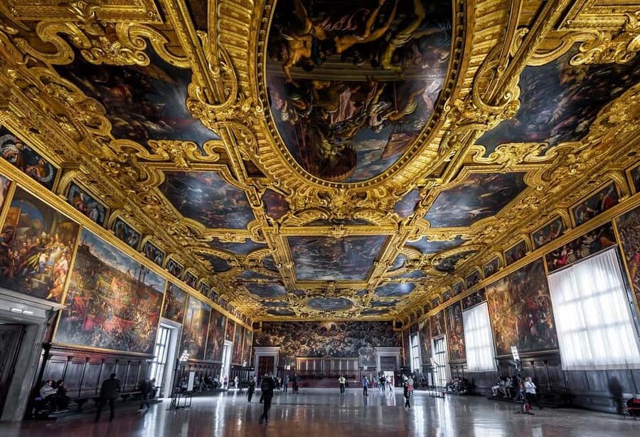Venice: Doge's Palace Guided Tour with Optional Gondola Ride - Inside the Gothic halls of Doge’s Palace