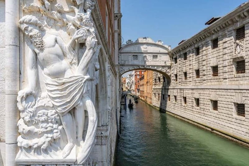 Venice: Doge’s Palace Historic Mysteries Guided Tour - The prisons and the Bridge of Sighs