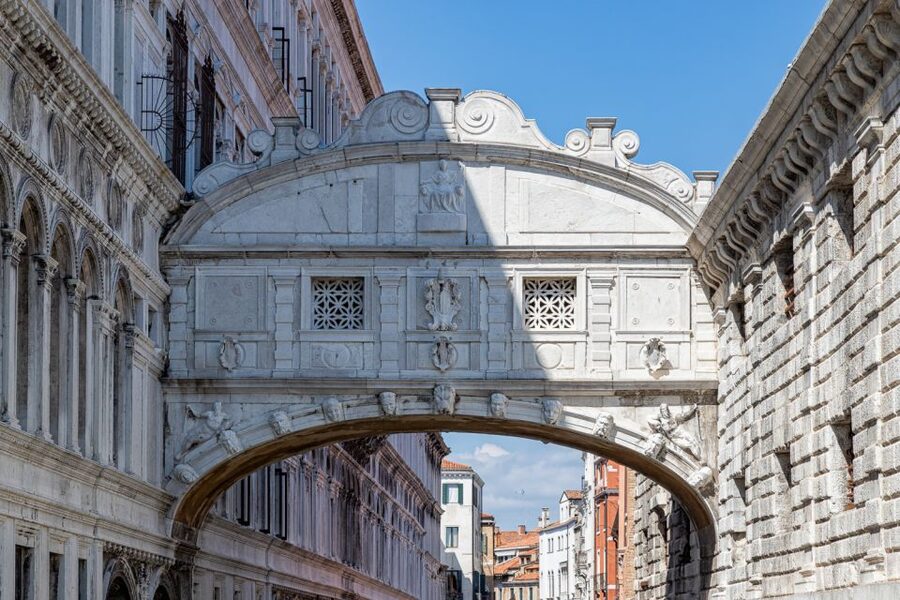 Venice: Doge's Palace Reserved Entry Ticket - Crossing the Bridge of Sighs