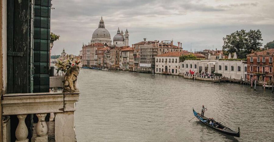 Venice: Gondola Ride and a Gala Dinner in a Venetian Palace - Key details before you book