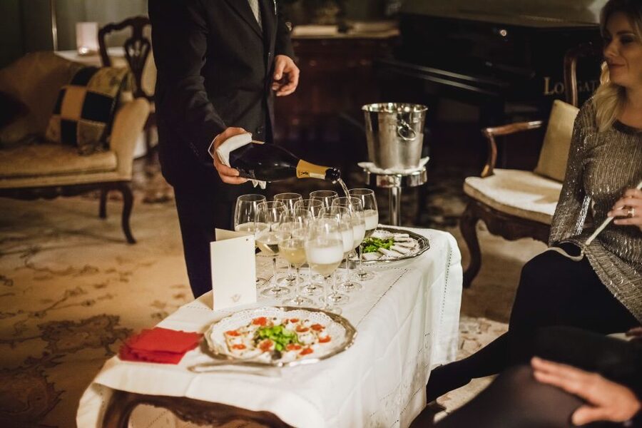 Venice: Gondola Ride and a Gala Dinner in a Venetian Palace - Why this gondola and palace dinner feels different