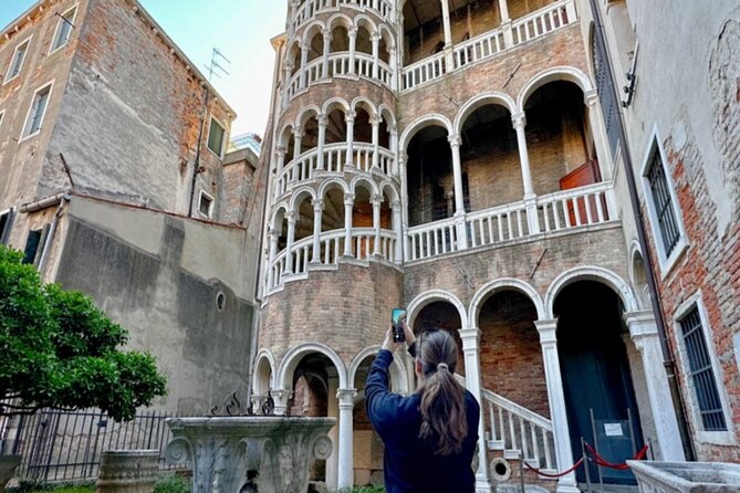Venice in A Day: St Mark's Basilica, Doge's Palace & Gondola Ride - Your 90-minute lunch break