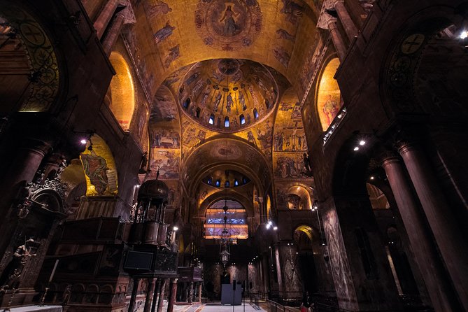 Venice: St Mark's Basilica After-Hours Tour with Optional Doge's Palace - Guide quality can shape the whole experience