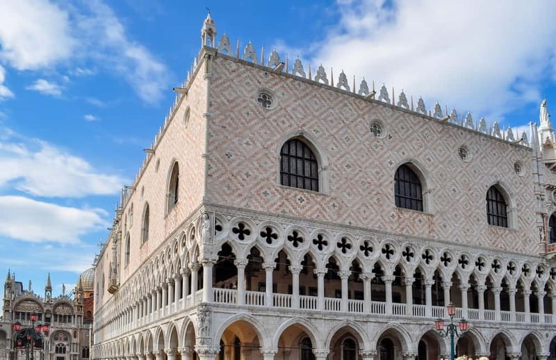 Venice: St. Mark's Basilica, Doge's Palace & Bridge of Sighs - St. Marks Basilica and its golden interior