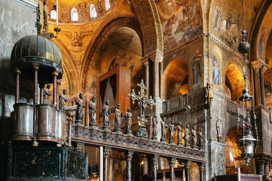 Venice: St. Mark's Basilica & Doge's Palace Tour with Ticket - Crossing the Bridge of Sighs