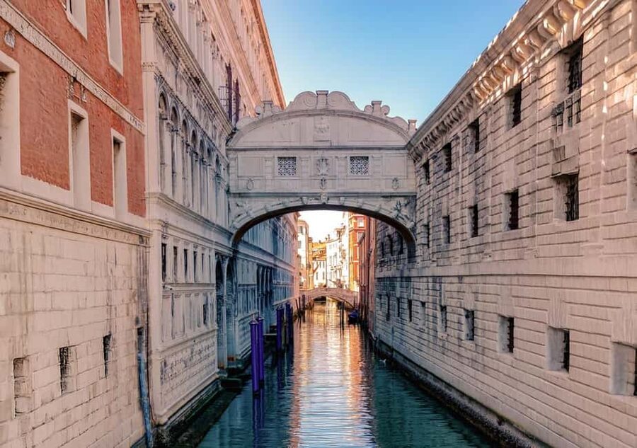 Venice: St Mark's, Doge's Palace, Murano & Burano Day Tour - Lunch and the split between the two tour sections