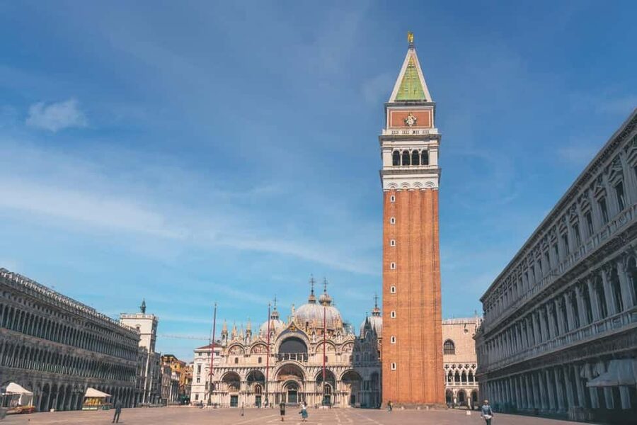 Venice: St. Mark's, Doge's Palace, Rialto, and Gondola Tour - How the guides shape the day