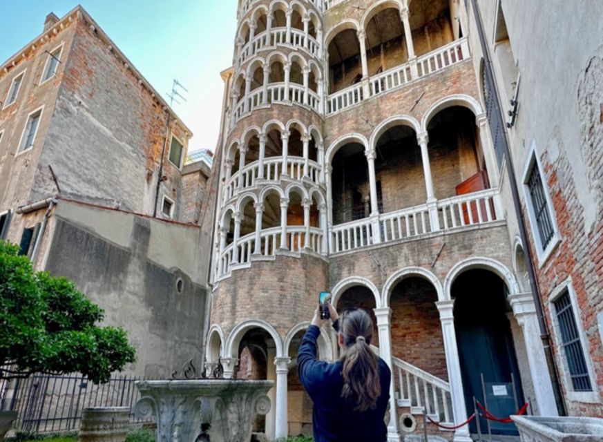 Venice: St. Mark's, Doge's Palace, Rialto, and Gondola Tour - Price, pace, and who should book