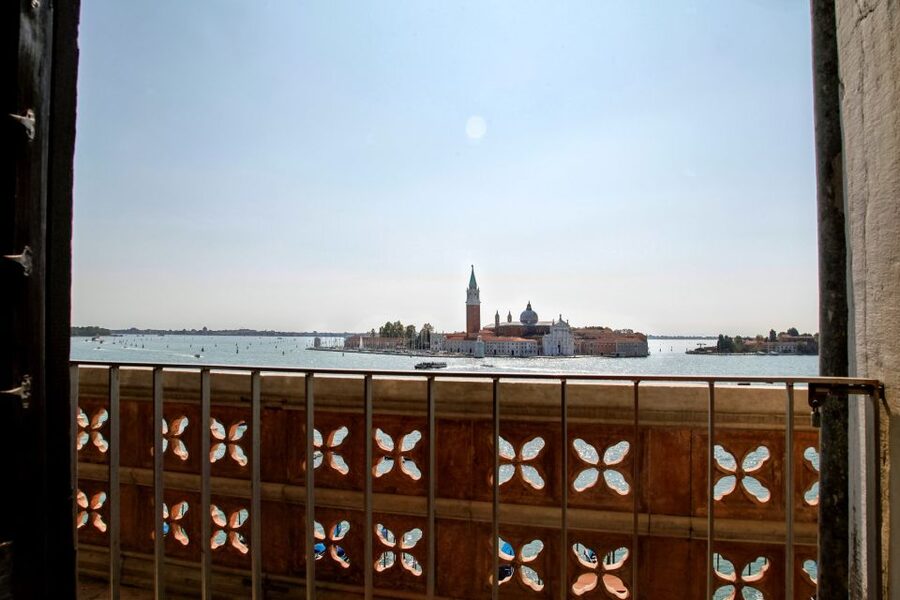 Venice: Walking tour, Doge Palace, & St. Mark's Basilica - Meeting point and simple preparation