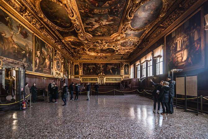 Venice: Winter Pass Top Attractions & City Walking Tour - The Grand Canal audio visit
